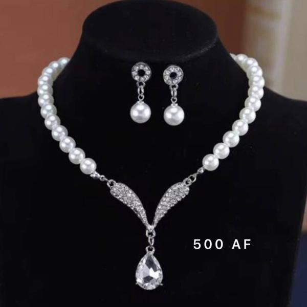 گردن بند نقره ای